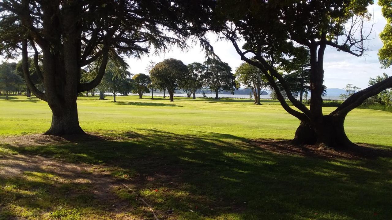 Omokoroa Golfers Retreat - B&B Esterno foto
